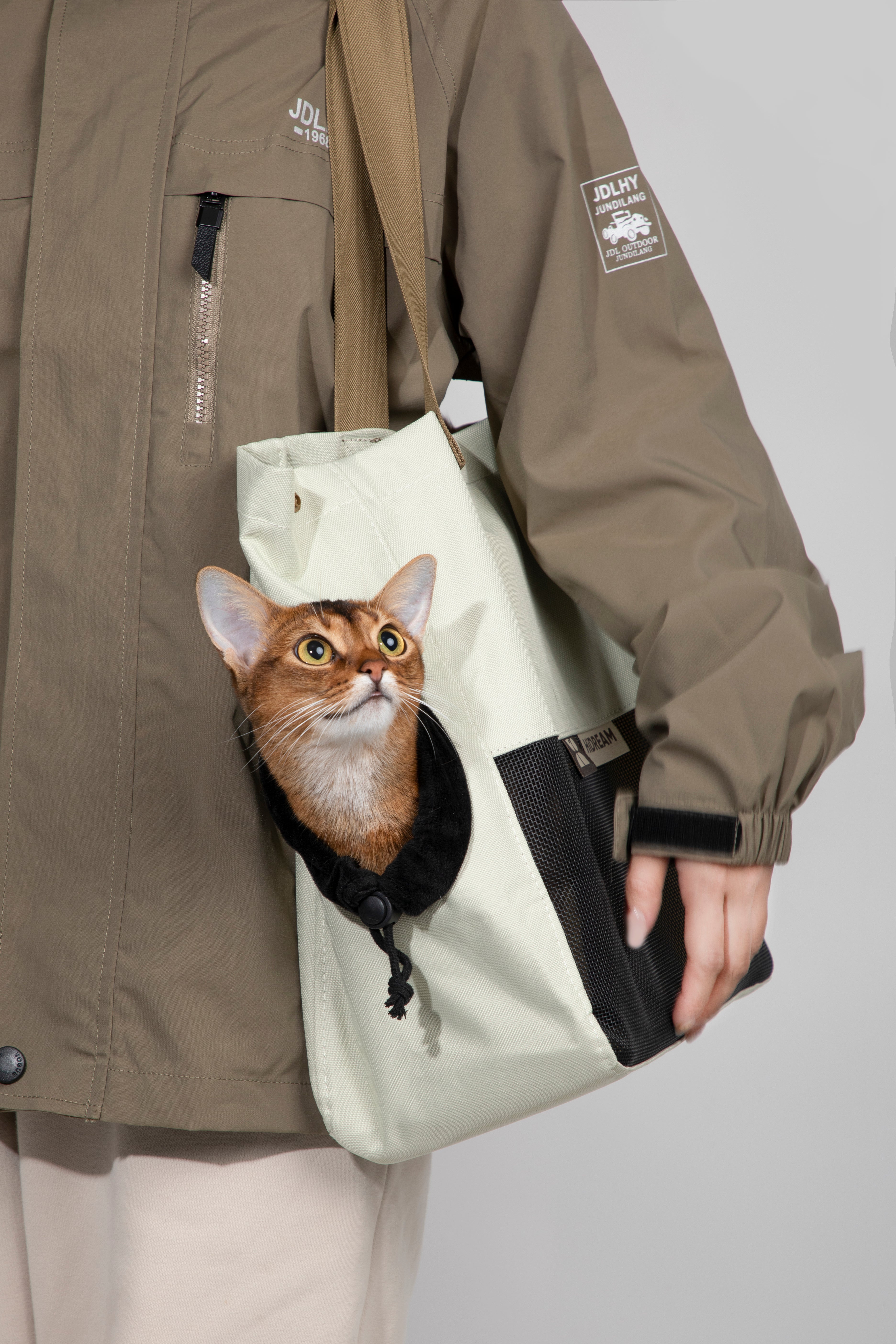 Color-Blocking Shoulder Pet Travel Bag